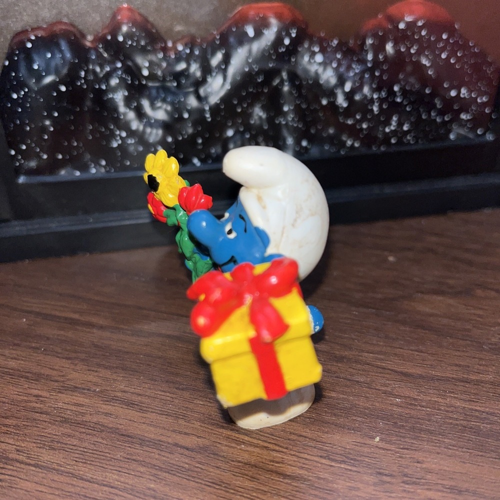 Smurf with Flowers and Gift Vintage Toy‎ 1978 Figure PEYO Schleich - Picture 2 of 5
